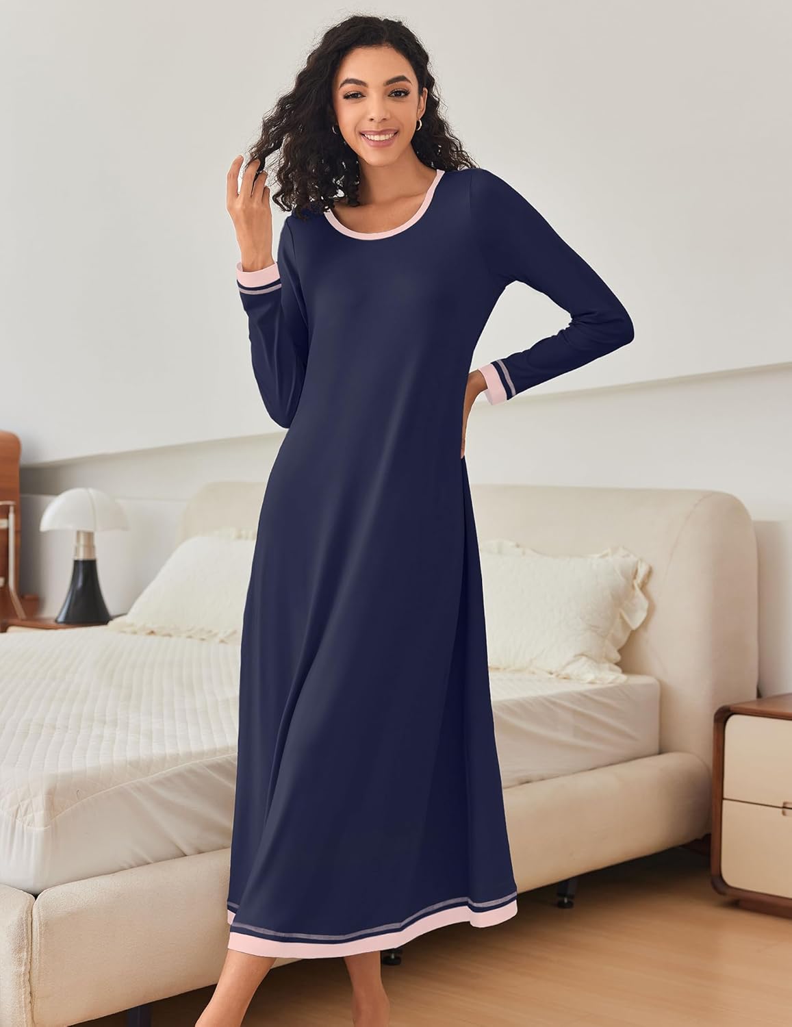 Bodenlanges Nachthemd mit langen Ärmeln in Navy, kontrastierende Streifen am Saum