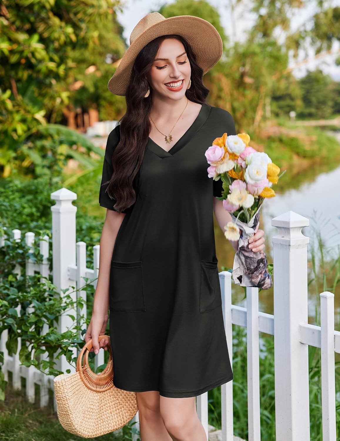 Short-sleeve nightgown, black V-neck with chest pocket and side pockets