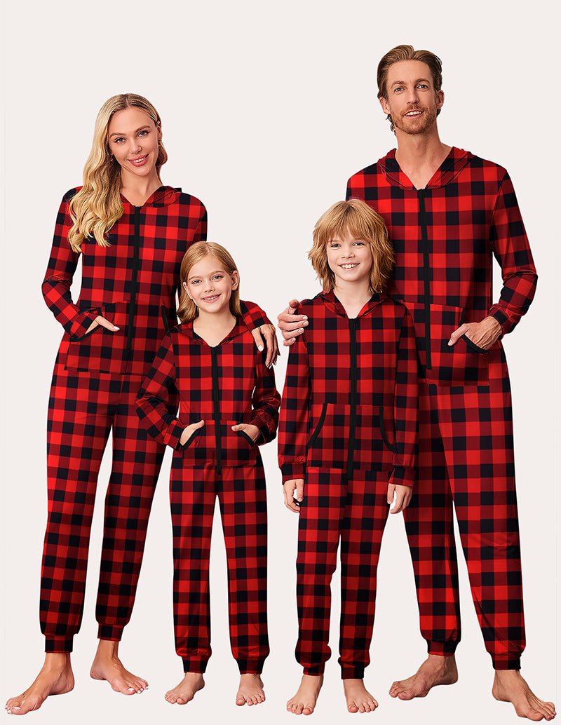 Einteiliger Pyjama mit Taschen, rotes-schwarzes Karomuster, Knopfleiste