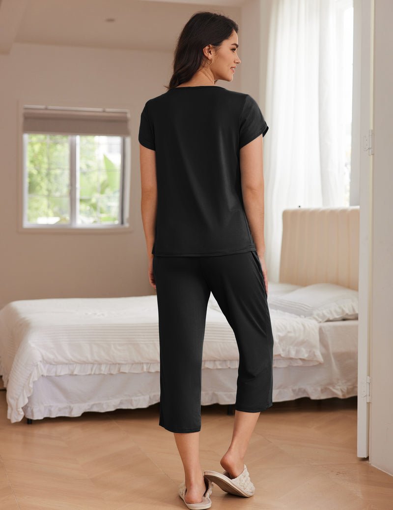Pyjama noir à manches courtes et pantalon 3/4, vue dos lisse sans motif