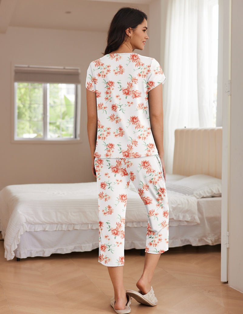 Pyjama blanc à fleurs orange-rouge, vue dos avec pantalon 3/4 assorti