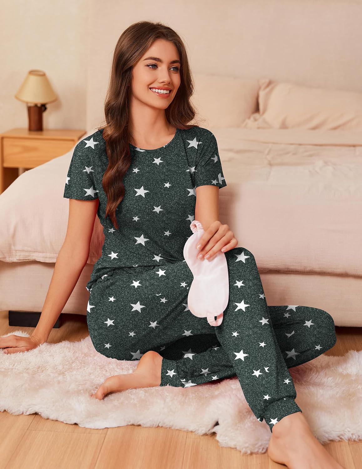 Pyjama-Set Dunkelgrau mit Sternen: Kurzarmshirt und lange Hose, Lounge-Look