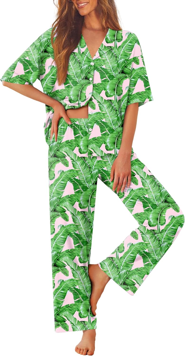 Grünes Pyjama-Set mit Blätterprint, kurzarmiges Hemd mit Knöpfen und lange Hose