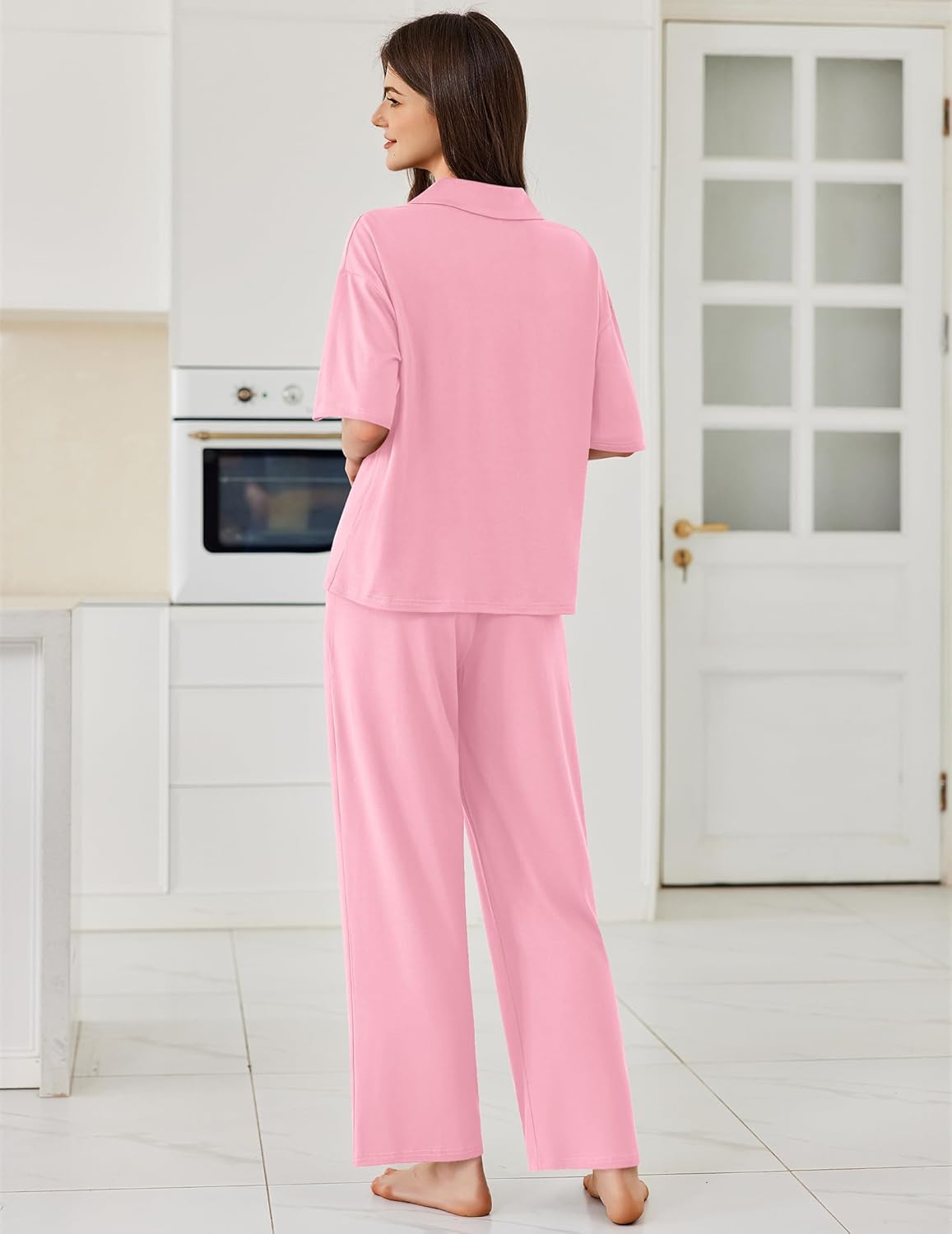 Rosa Schlafanzug-Set, Rückansicht: kurzarmiges Hemd und lange Hose