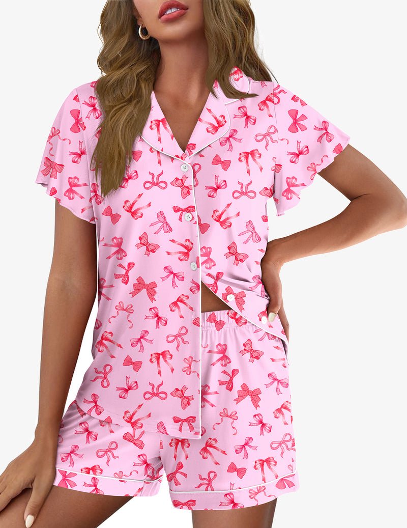 Hellrosa Pyjama-Set mit Schleifenprint, Knopfleiste, kurze Volantärmel und Shorts