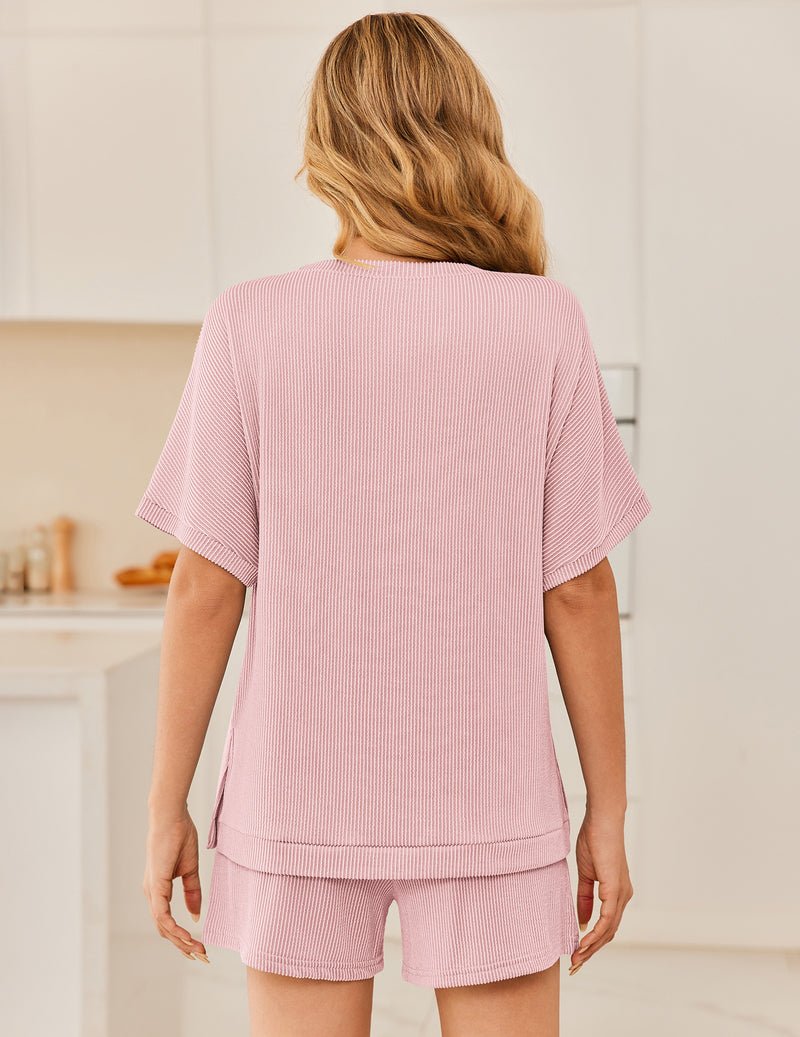 Conjunto lounge acanalado 2 piezas rosa claro: camiseta y short con tiro elástico