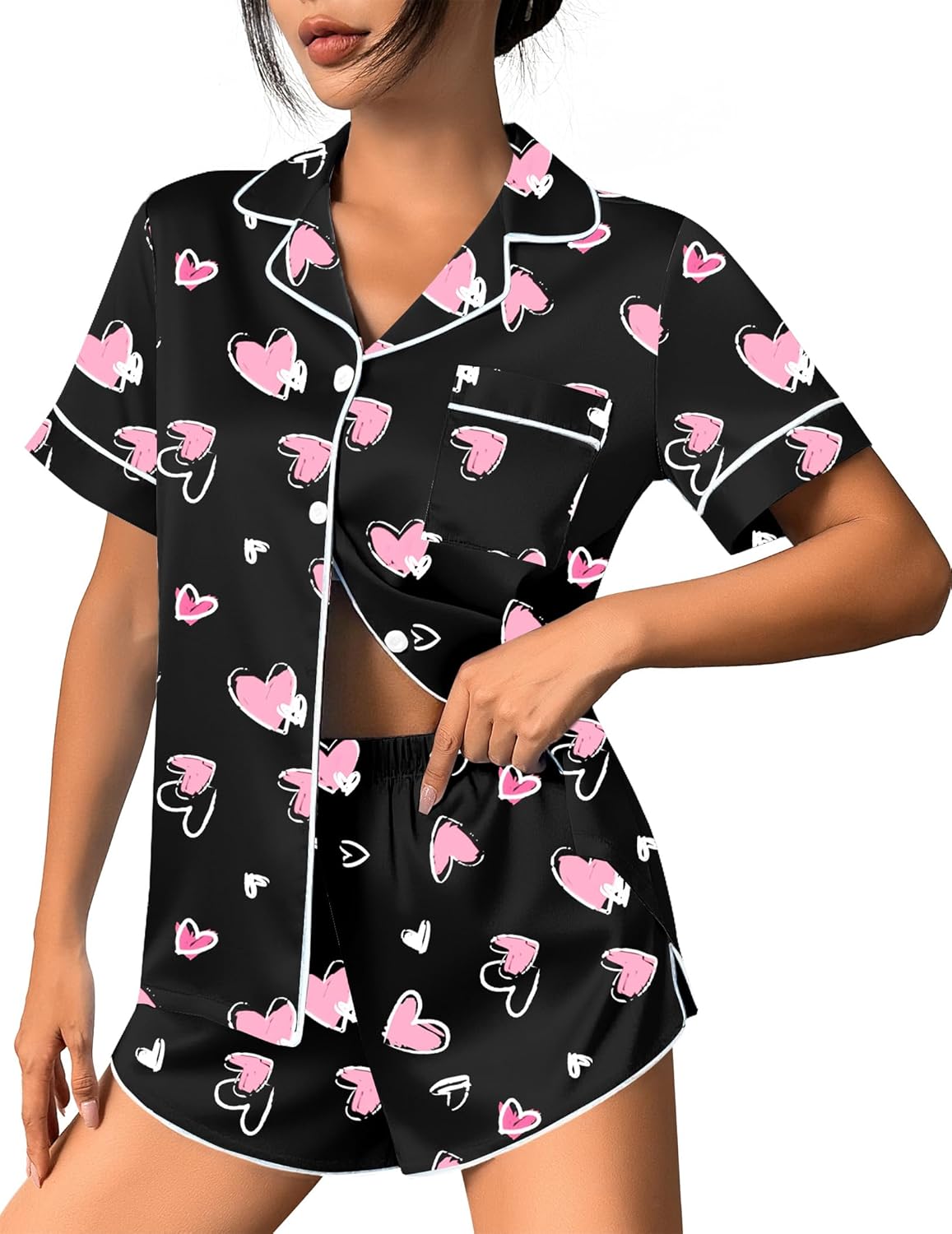 Schwarzes Pyjama-Set mit pinkem Herzchenmuster, Kurzarmhemd mit Knöpfen und Shorts