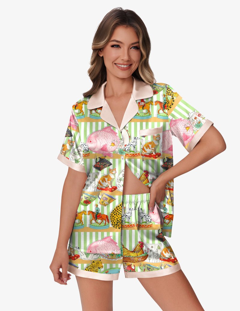 Ensemble pyjama animaux vert, chemise à col cranté et short à rayures et illustrations