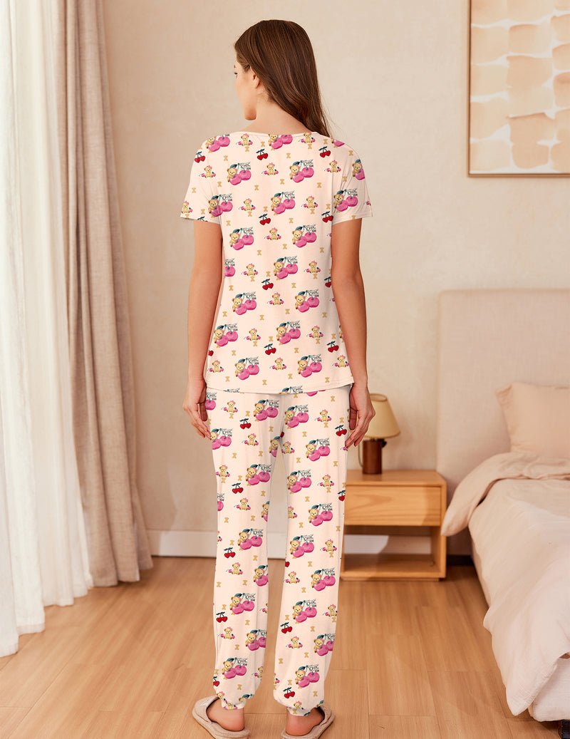 Rückansicht Pyjama-Set: kurzärmliges Oberteil und Hose, hellbeige Teddybär-Prints