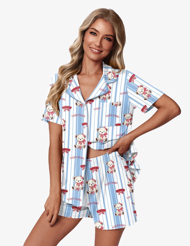 Teddy-Pyjama-Set in Hellblau: kurzärmliges Hemd mit Knopfleiste und bedruckten Shorts