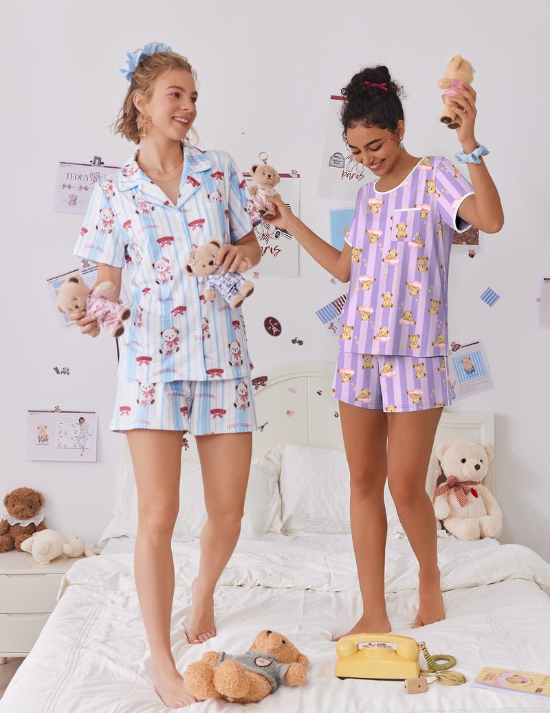 Zweiteiliges Pyjama-Set mit Teddy-Print: blau-weißes Streifenmuster, Shorts und Oberteil