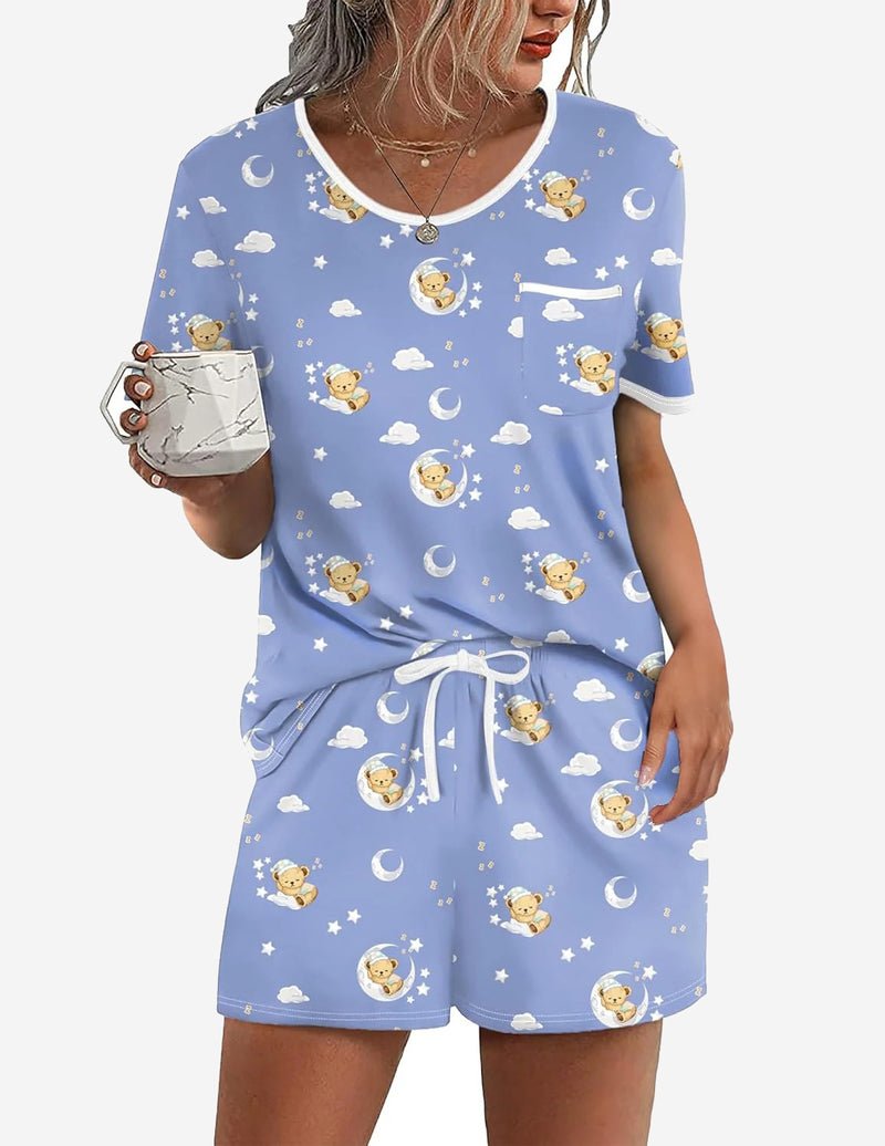 Zweiteiliges Pyjama-Set mit Teddybärchen und Wolken, blau mit Schleifenbund