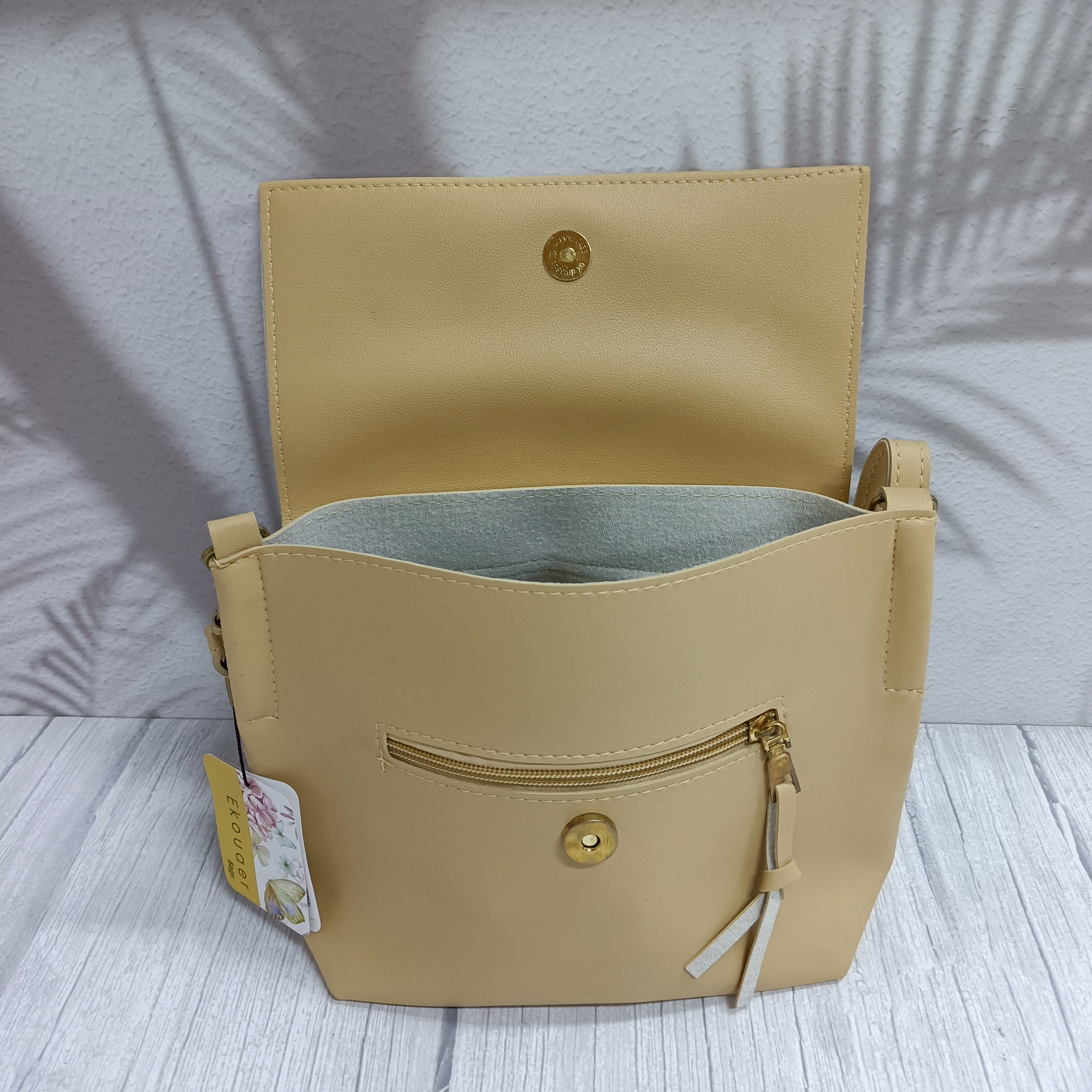 Ekouaer crossbody bag with front flap and small front zip pocket