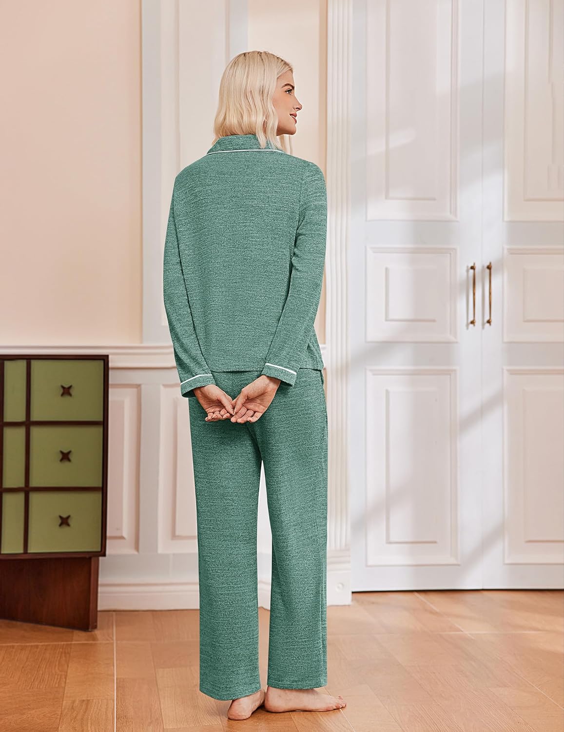 Green pajama set for women, long sleeves and wide-leg pants, back view