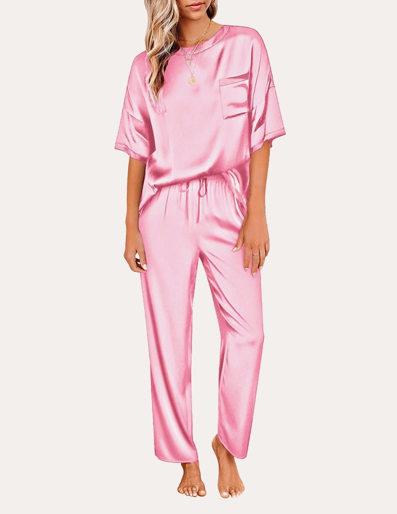 Rosa Satin-Pyjama-Set mit schlichtem Look: Kurzarmshirt mit Saumzug, lange Hose mit Schlitz