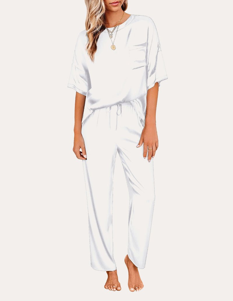 Weißes Satin-Pyjama-Set: Kurzarmshirt mit Brusttasche, lange Hose mit Kordelzug und Saumzug