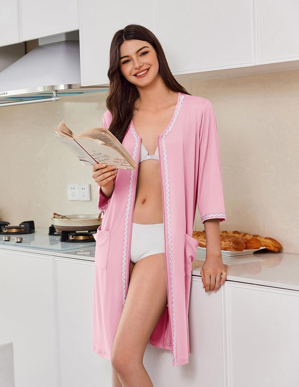 Zipper-Robe rosé mit Kontrastkanten, 3/4-Ärmeln und V-Ausschnitt