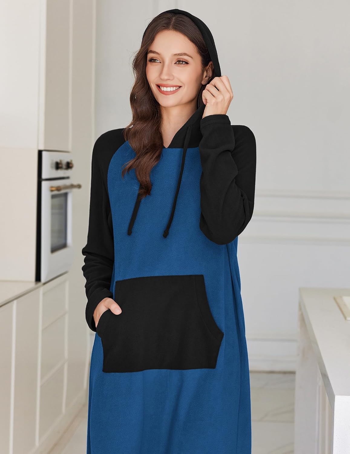 Fleece hooded long-sleeve sleep shirt, black and blue colorblock, front pocket