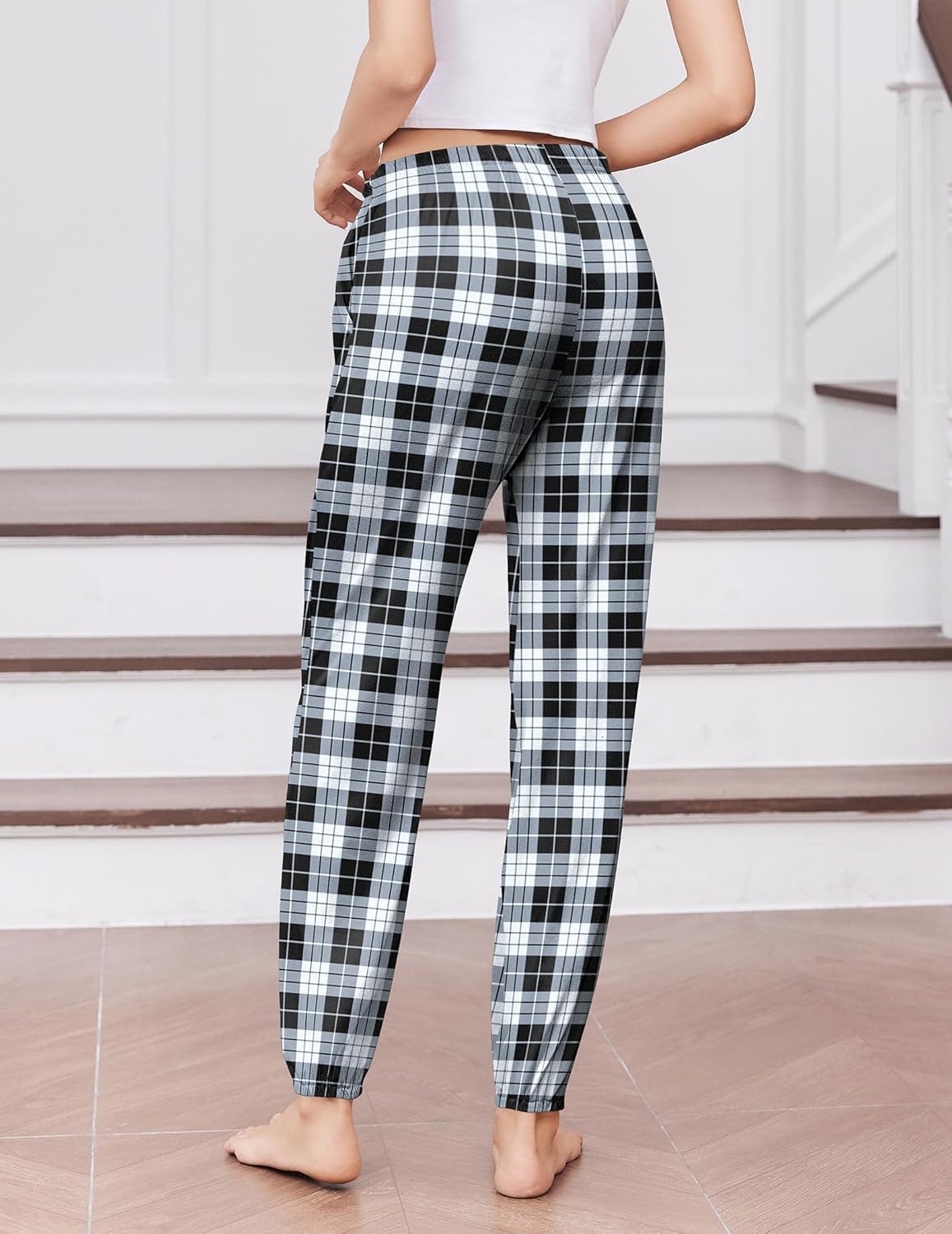 Jogger pajama pants in black-and-white plaid, elastic waistband with drawstring