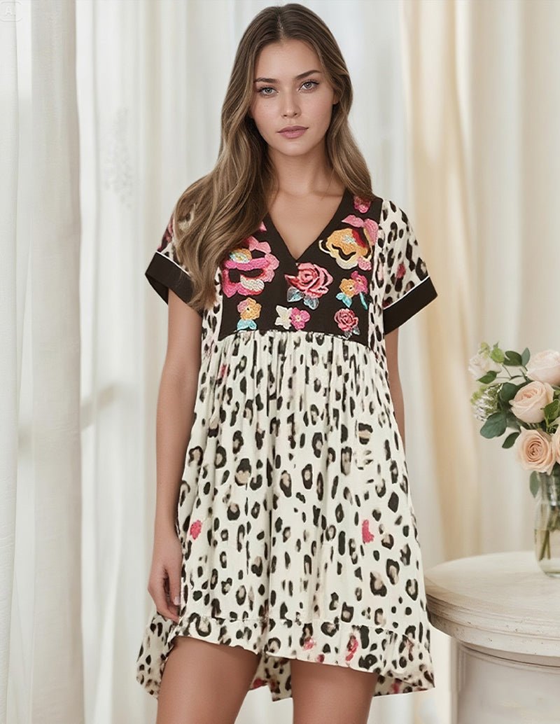 Leopard-print floral embroidered nightdress with V-neck and short sleeves