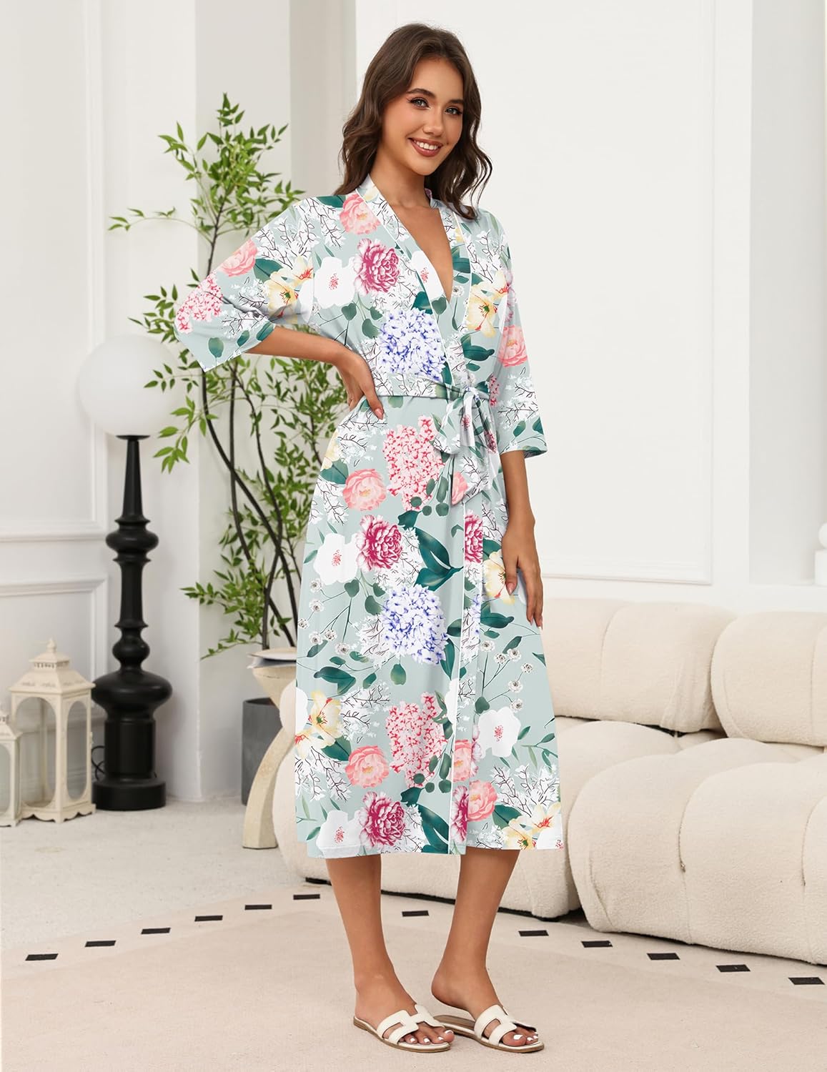 Leichtes Kimono-Bademantelkleid mit 3/4-Ärmeln, blau-grünes Blumenmuster