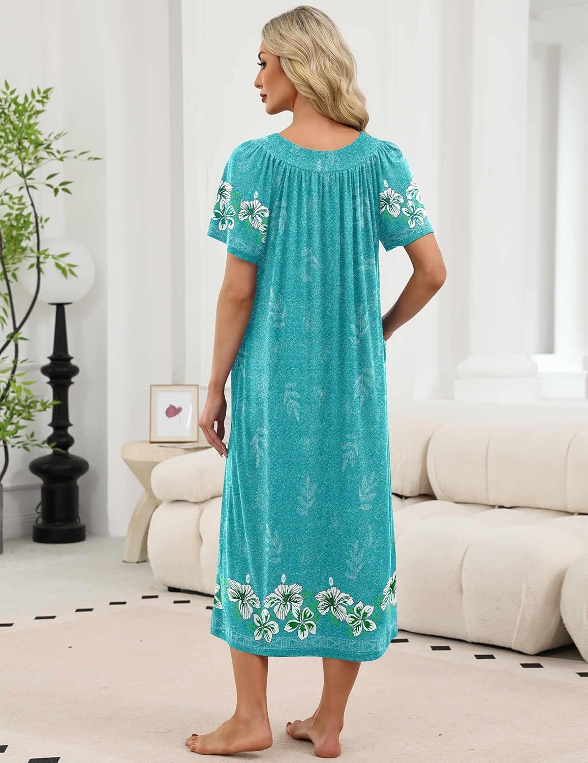 Long Nightgown türkis mit weißen Blumenranken, Rückenansicht, Kurzarm