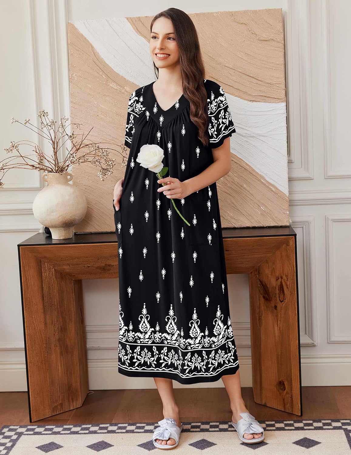 Ekouaer Long Nightgown, schwarz mit weißen Ornamenten, Kurzarm