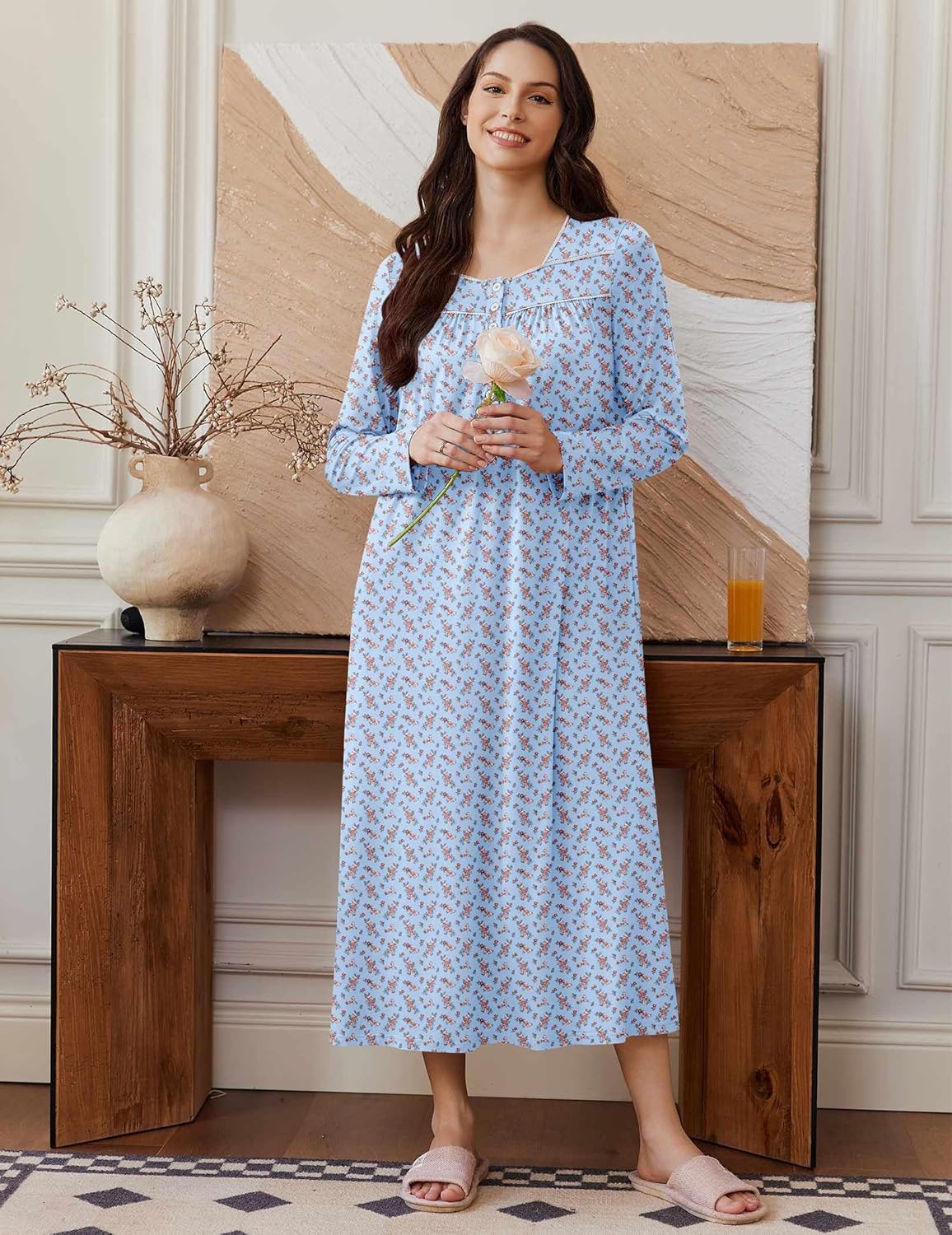 Henley-Nachthemd-Kleid, hellblau mit kleinem Blumenmuster, bis unter das Knie