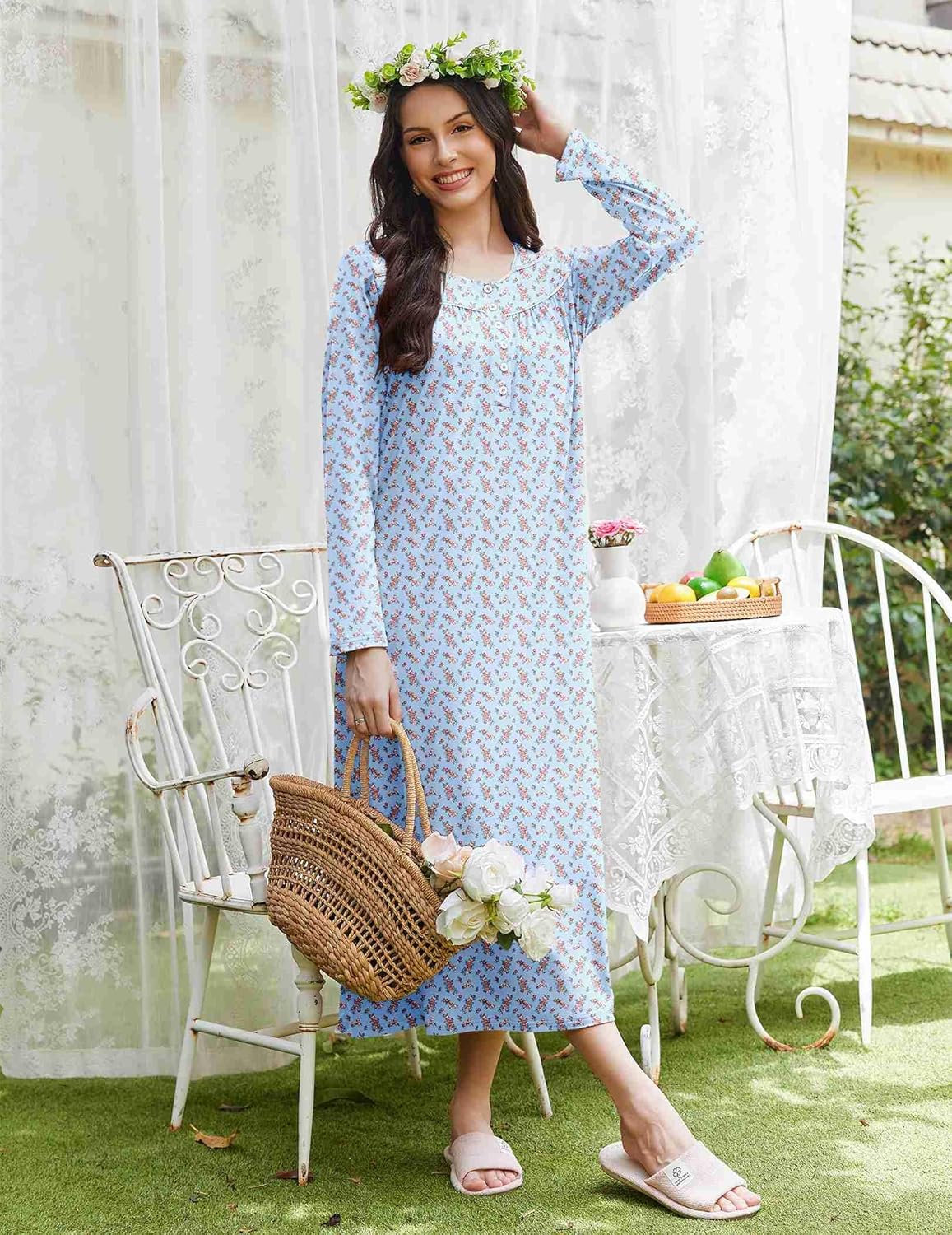 Langärmeliges Henley-Nachthemd-Kleid, hellblau mit kleinem Blumenmuster und Knopfleiste