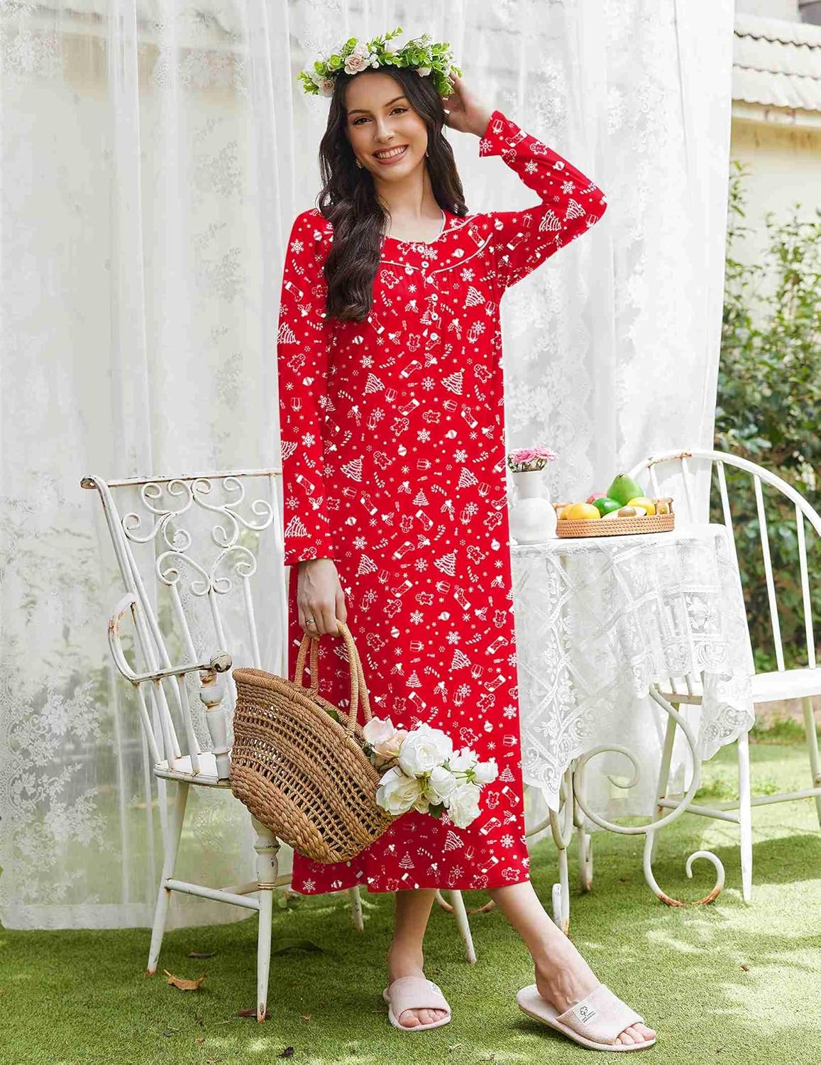 Rotes Henley-Nachthemd, langes Kleid mit Knopfleiste und weißen Blumen