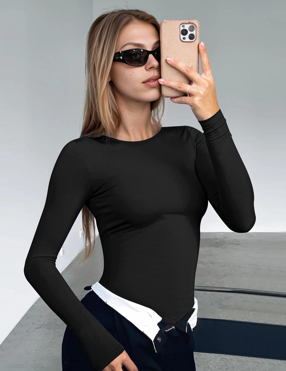 Long sleeve fitted top, black with crew neckline