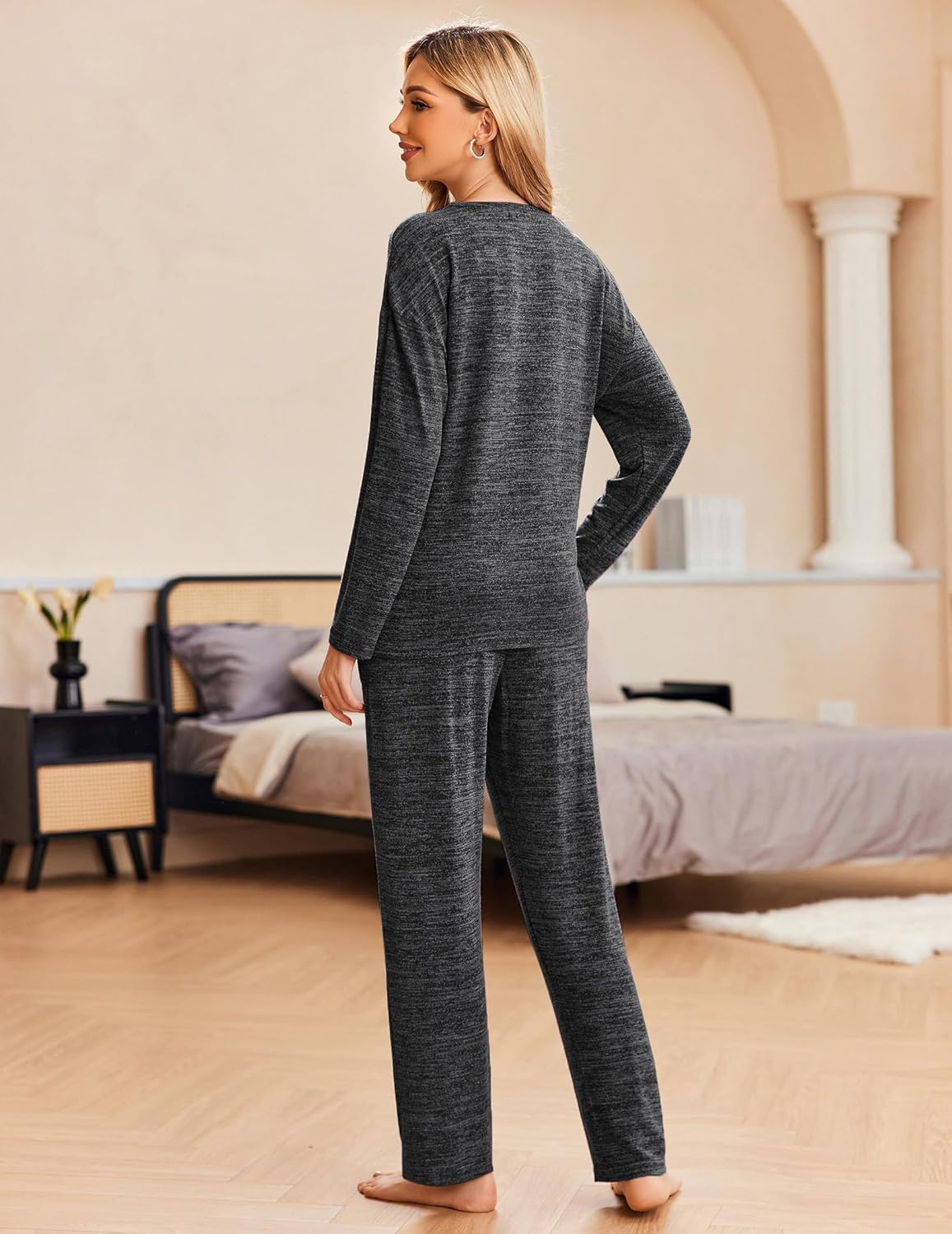 Set pijama manga larga y pantalón en gris oscuro, ajuste holgado