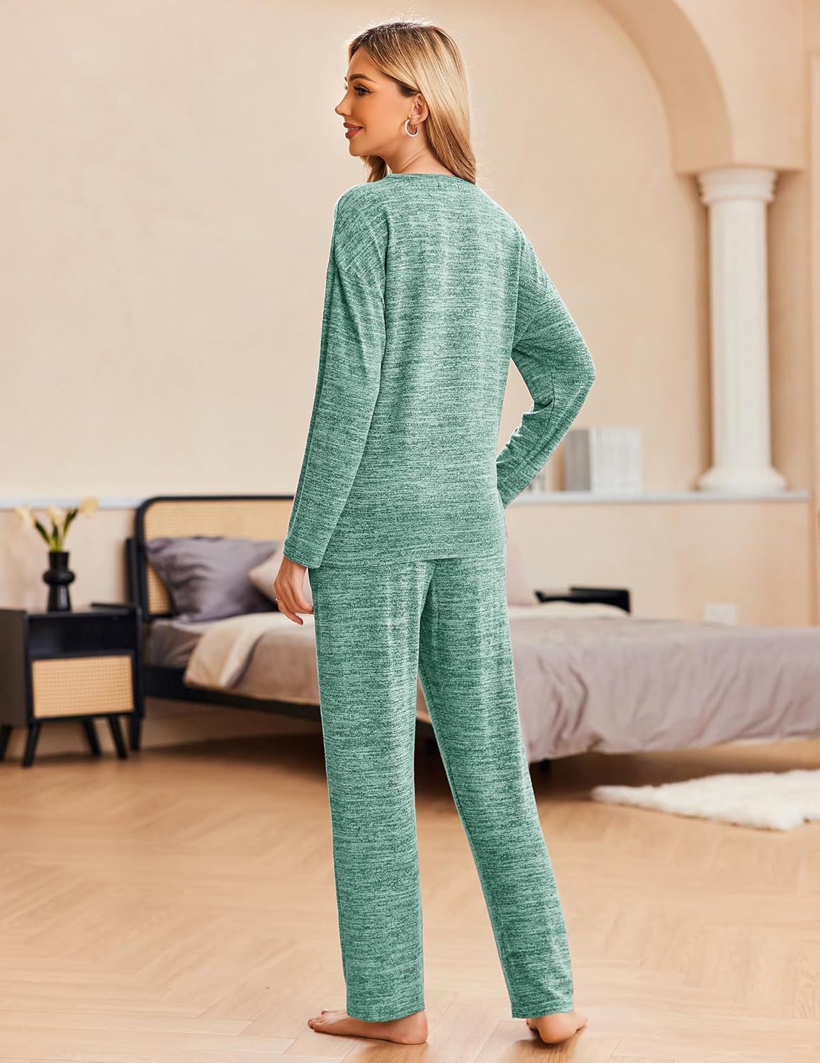 Cozy Pyjama-Set in Grün, langärmeliges Oberteil und lange Hose, Rückansicht