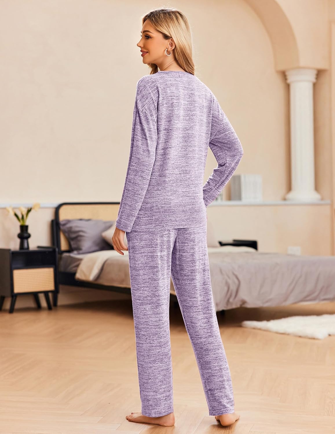 Cozy Langarm-Pyjama-Set in Lila, Oberteil und lange Hose, Rückansicht
