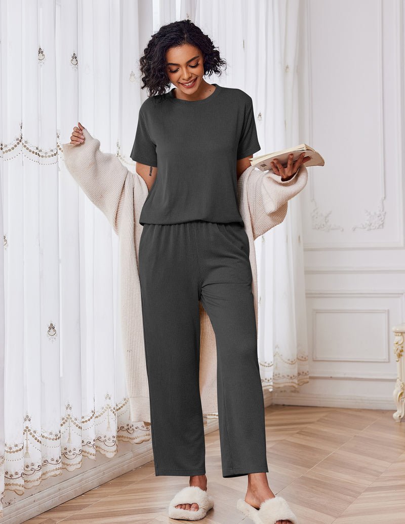 Women’s 2-piece lounge set in dark gray: short-sleeve top with matching wide-leg pants
