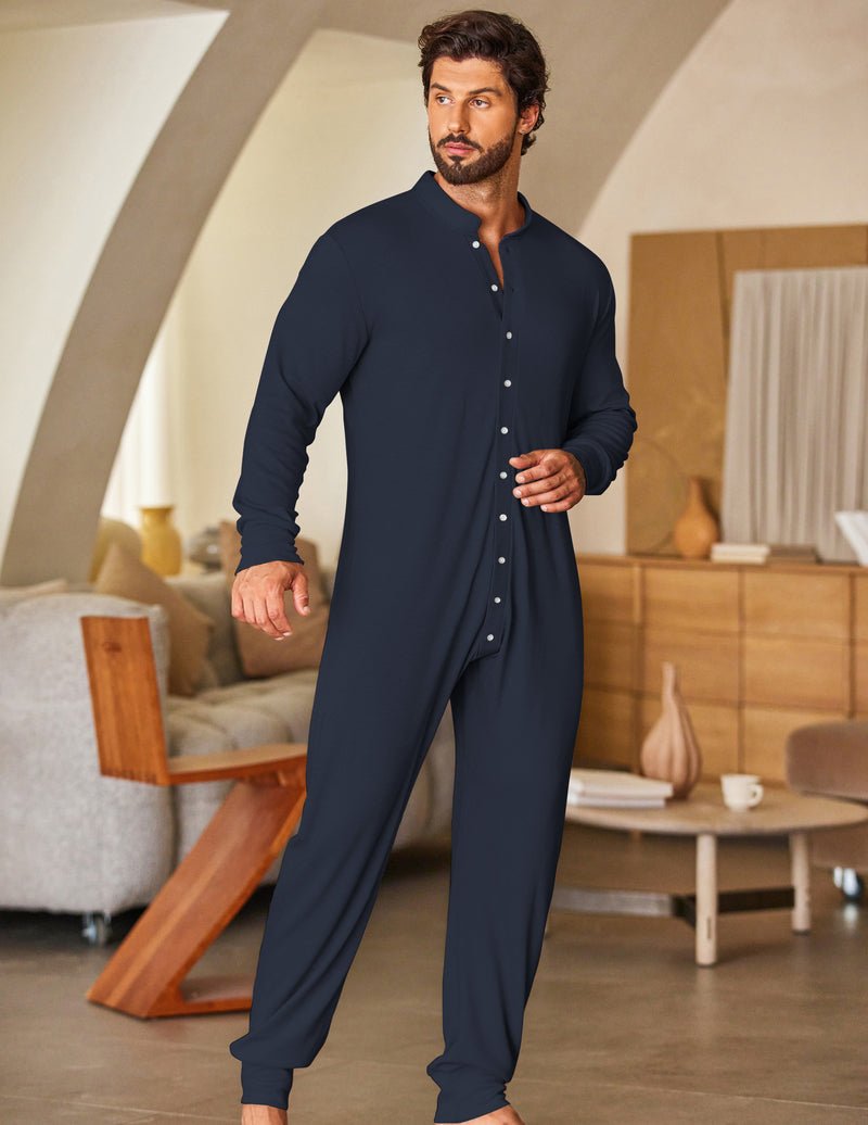Dunkelblauer Herren-Overall Pyjama mit Knopfleiste vorn und langen Ärmeln, Taschen sichtbar