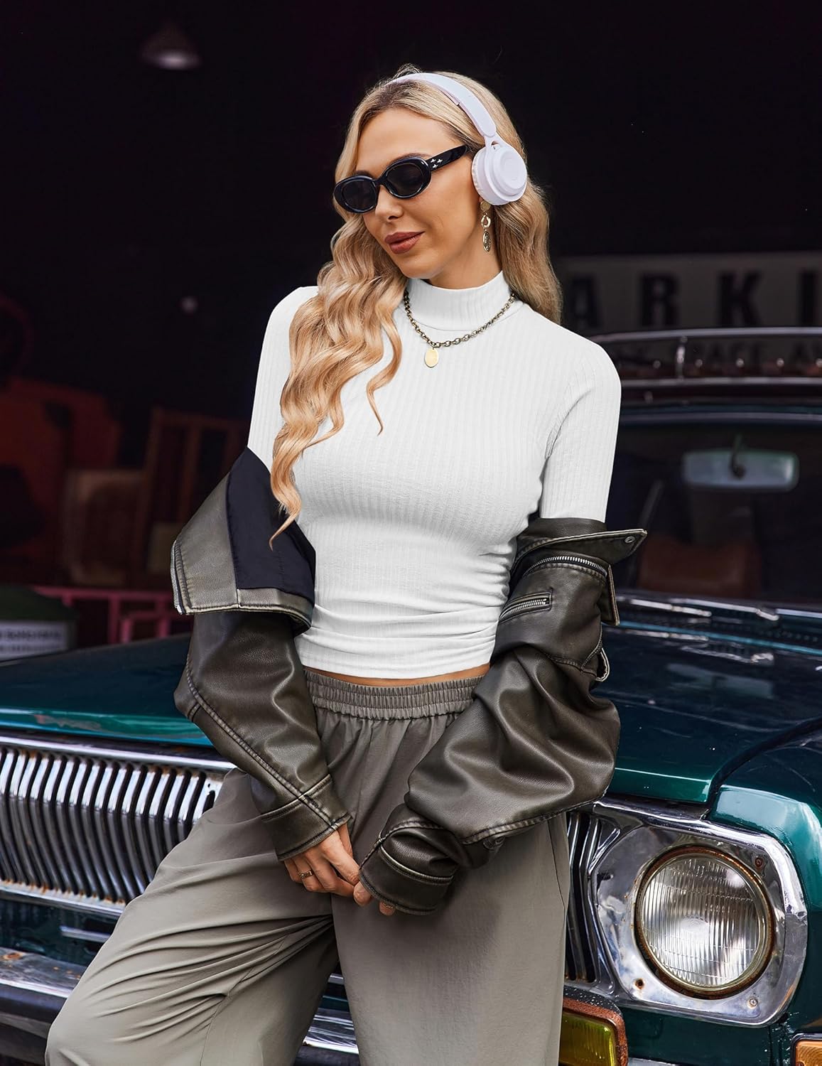 White ribbed mock turtleneck long sleeve fitted knit top