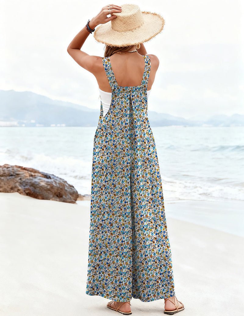 Floral Latzhose mit weitem Bein, Rückenausschnitt, hellblau mit kleinen Blumen