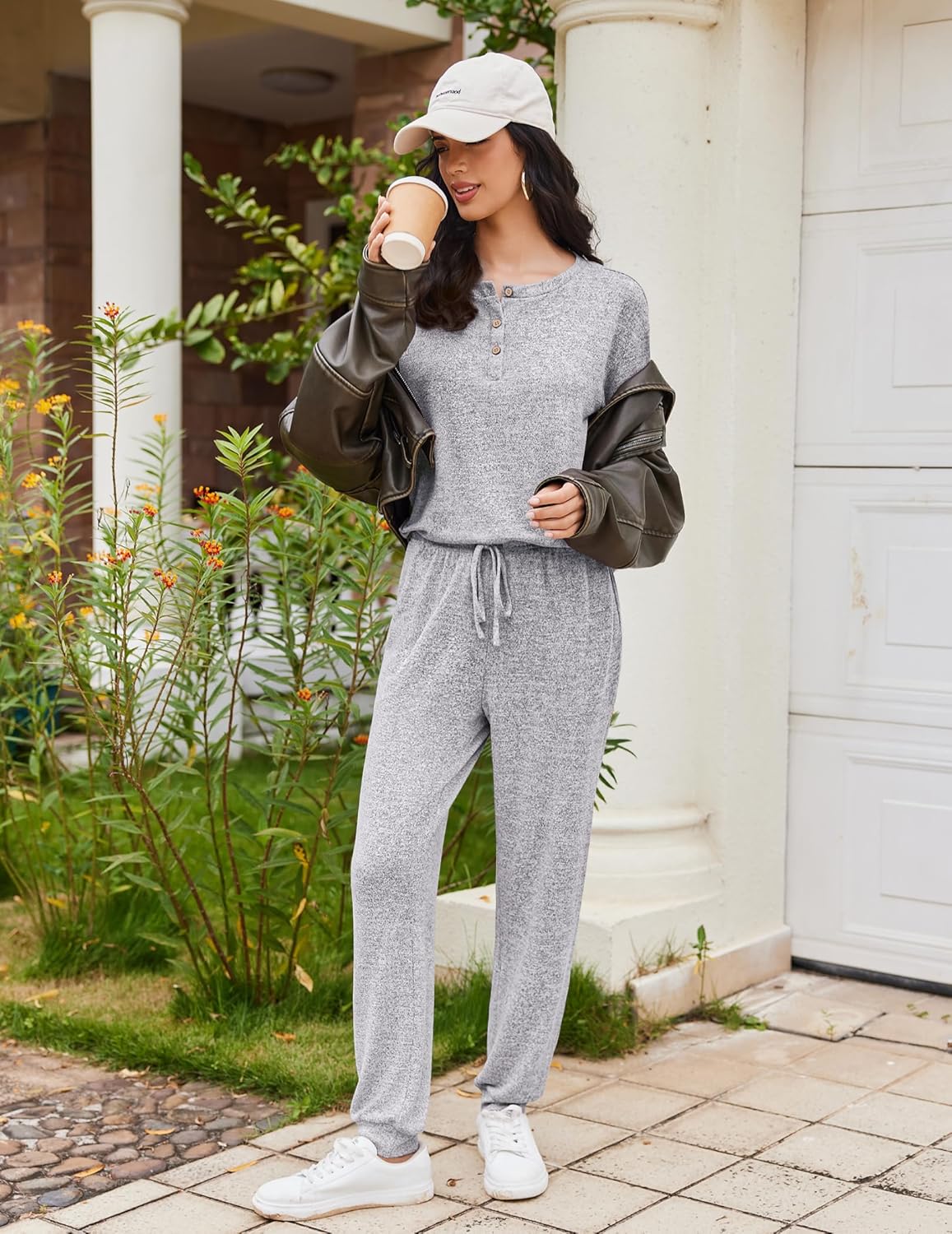 Grau melierter Schlafanzug: Langarmshirt mit Knopfleiste, Hose mit Kordelzug