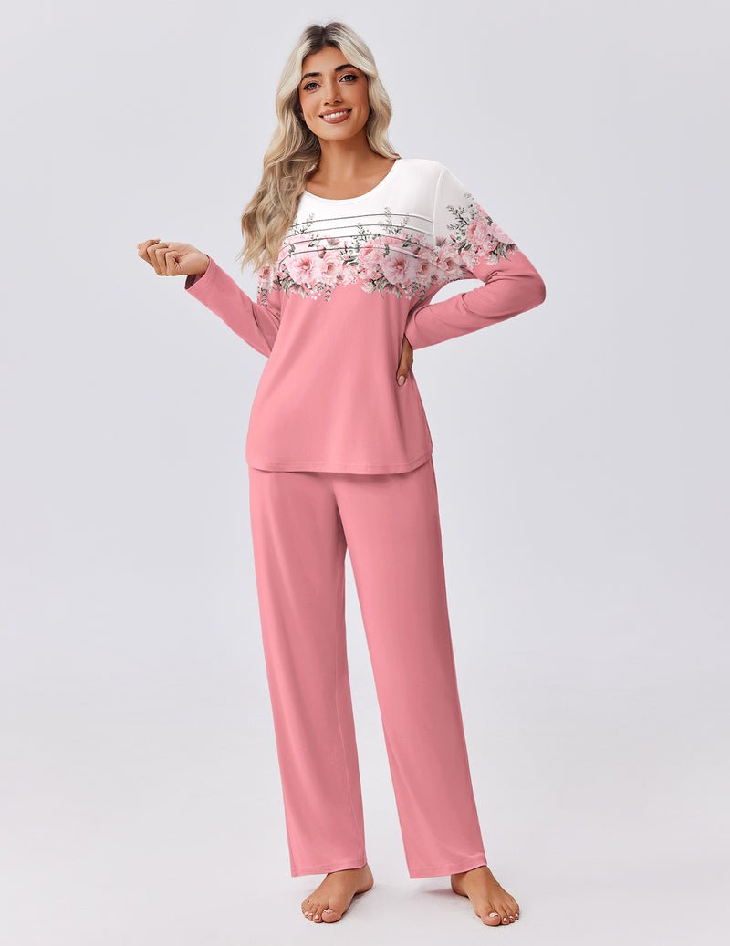 Conjunto de pijama rosa con estampa floral en el pecho y pantalón largo a juego