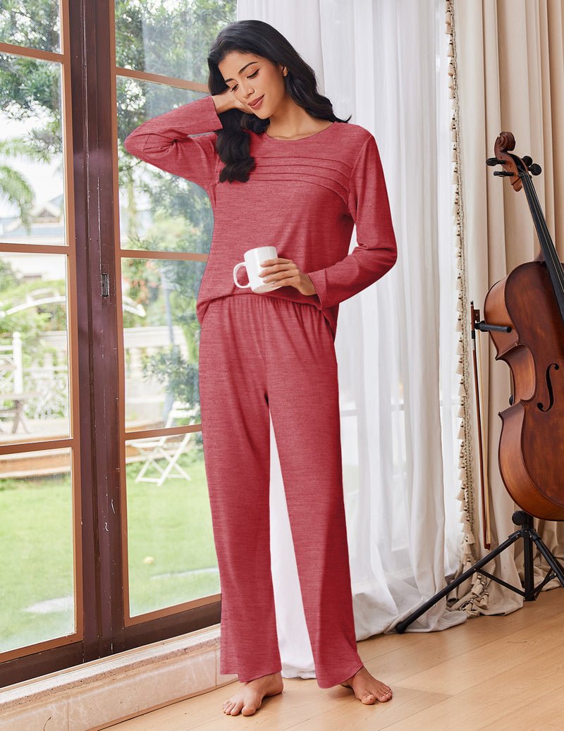 Pijama rojo vino de manga larga con pantalón largo recto, tejido suave a juego