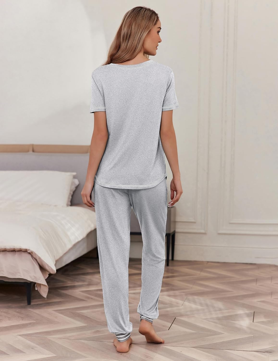 Light gray 2-piece pajama set, short sleeves and tapered drawstring pants