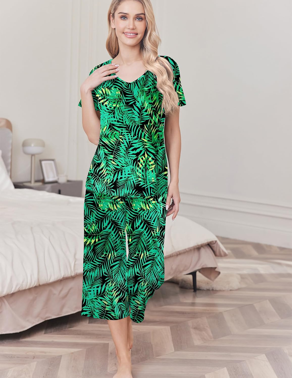 Green leaf print pajama set with short-sleeve top and knee-length capri pants