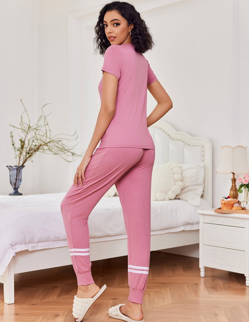 Rosa 2-teiliger Pyjama-Set in Rückansicht: T-Shirt und Hose mit weißen Streifen an den Säumen
