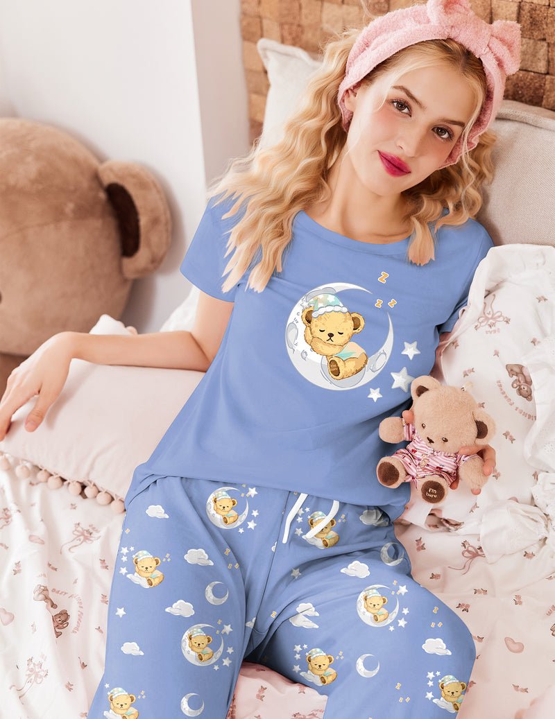 Blaues Schlafanzug-Set, Bärenmotiv im Kreis, lange Hose mit Sternen und Wolken