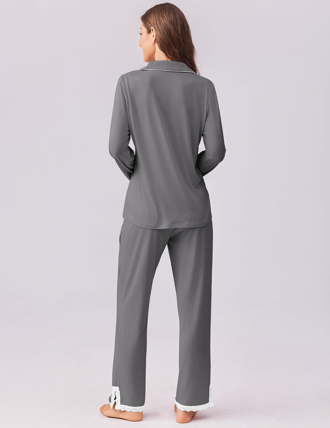 Set pigiama grigio con camicia abbottonata e pantaloni lunghi, vista posteriore