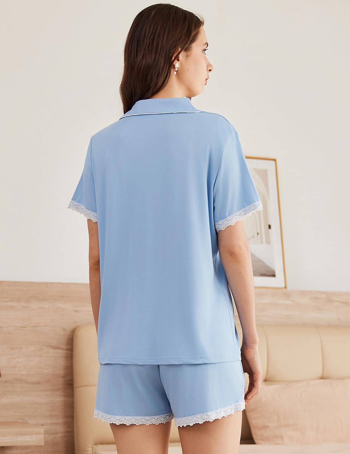 Set pigiama azzurro vista posteriore: camicia maniche corte e pantaloncini in pizzo