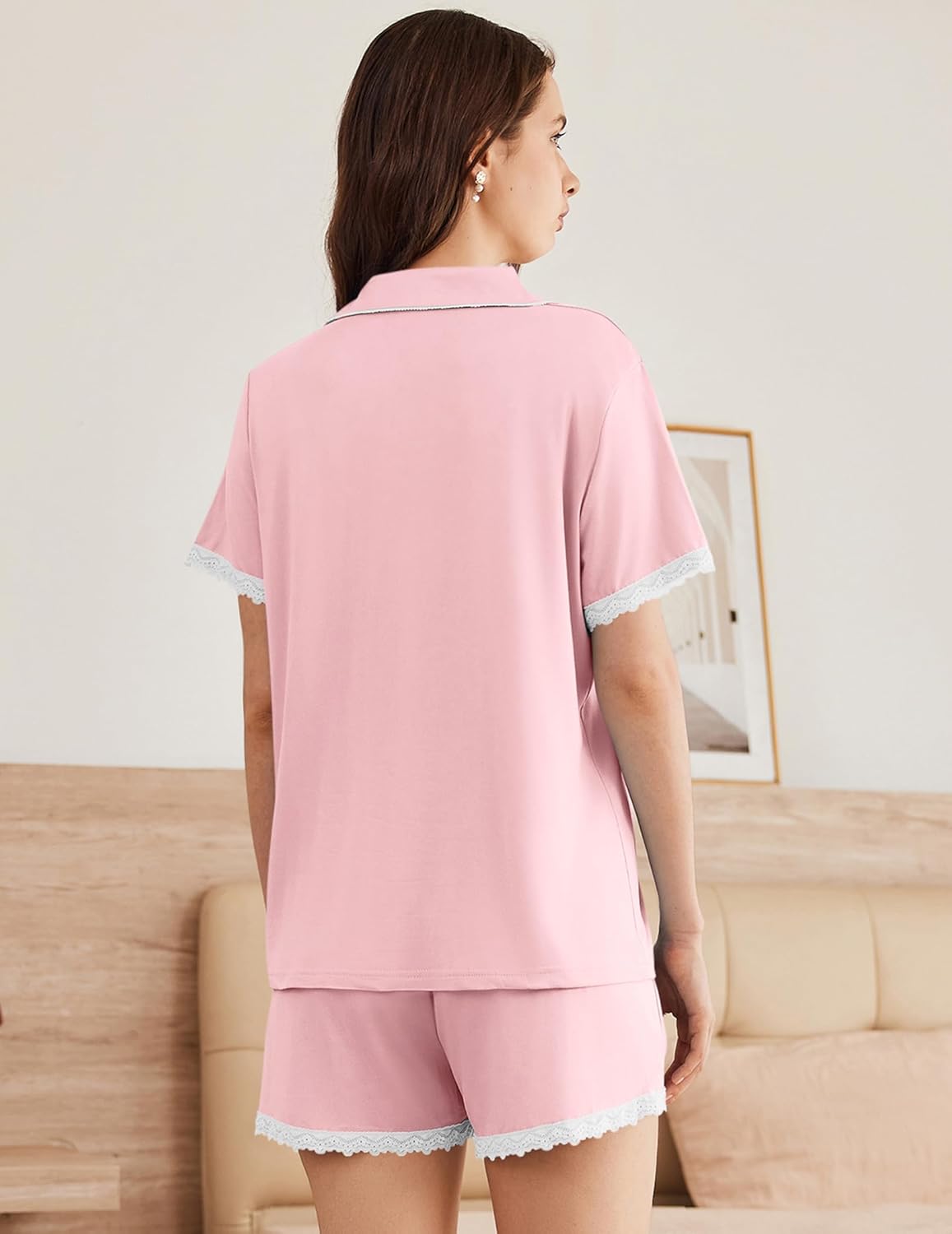 Set pigiama rosa chiaro vista posteriore: camicia maniche corte e pantaloncini in pizzo