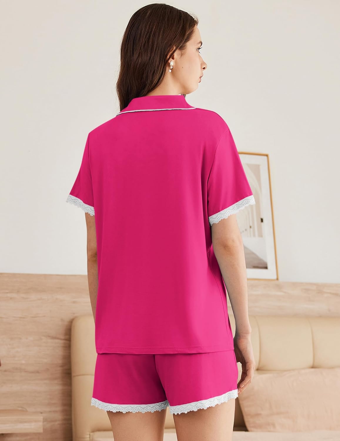 Set pigiama fucsia vista posteriore: camicia maniche corte e pantaloncini con pizzo