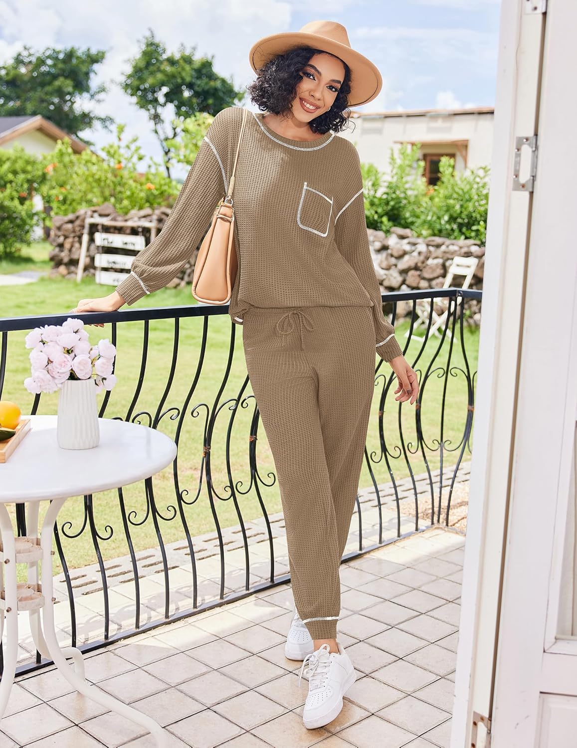 Khaki Langarm-Lounge-Set aus Waffelstrick, Brusttasche und lange Hose mit Kordelzug